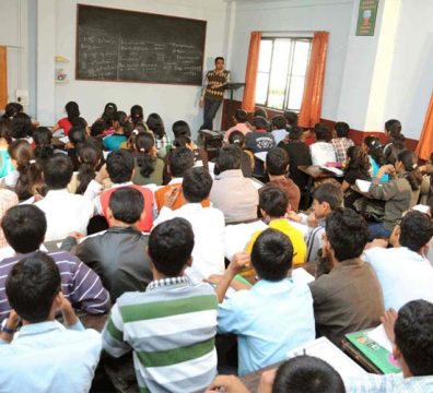 Gujarat Coaching Institute Secretly Hosts 500 Students, Violates All Norms